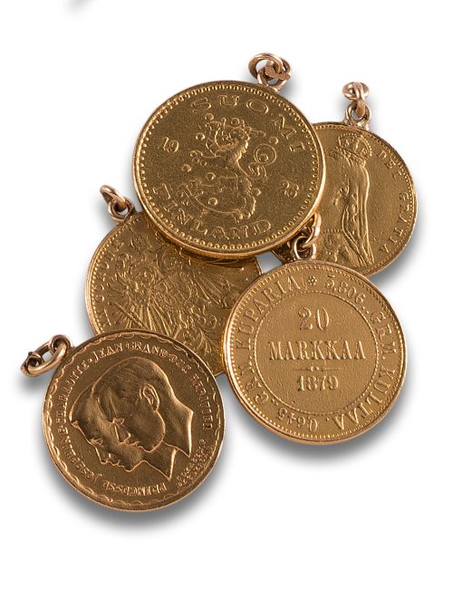 LOTE 5 MONEDAS ADAPTADAS A COLGANTES
