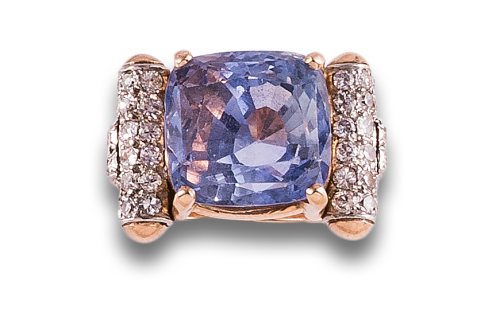 SORTIJA CHEVALIER EN ORO Y PLATINO CON ZAFIRO SINTÉTICO Y D