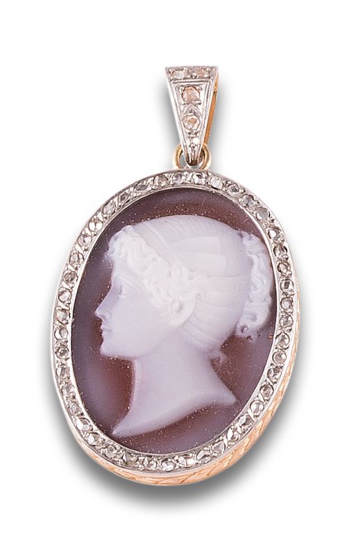 GOLD AND PLATINUM PENDANT WITH CAMEO AND DIAMOND BORDER