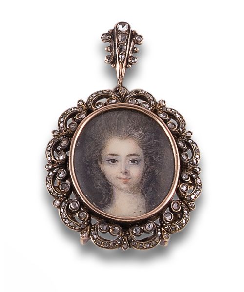 PENDANT-BROOCH IN GOLD AND SILVER WITH DIAMONDS FRAMING MIN