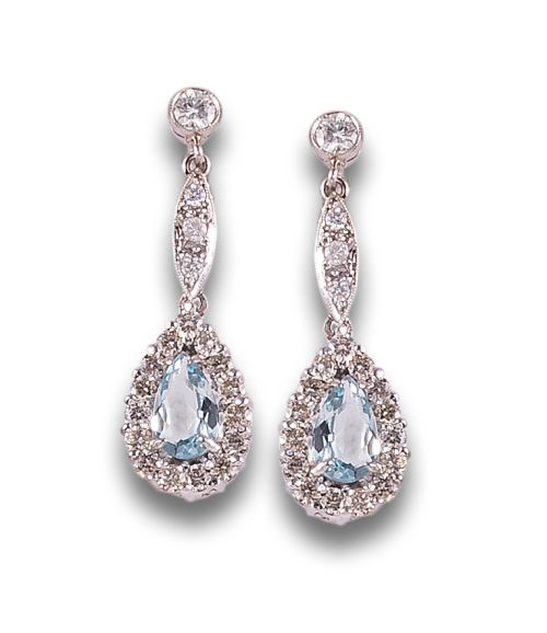 PENDIENTES LARGOS DE DIAMANTES Y AGUAMARINAS, EN PLATINO