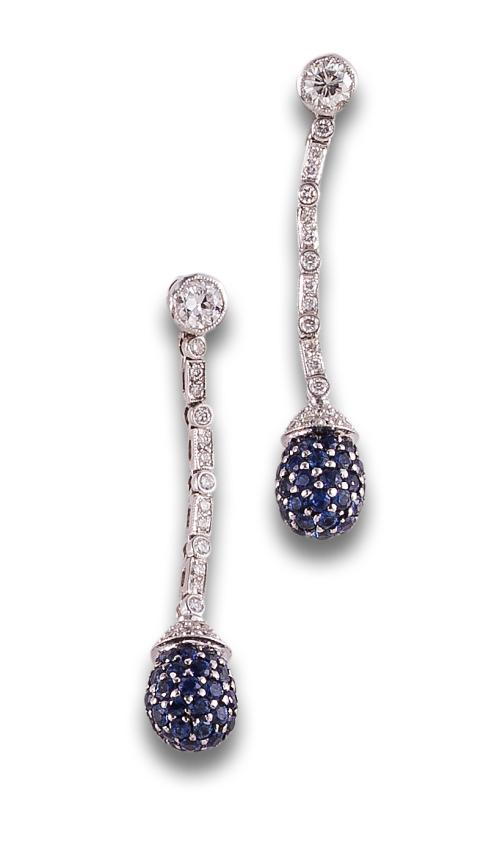 PENDIENTES LARGOS DE DIAMANTES Y ZAFIROS, EN ORO BLANCO