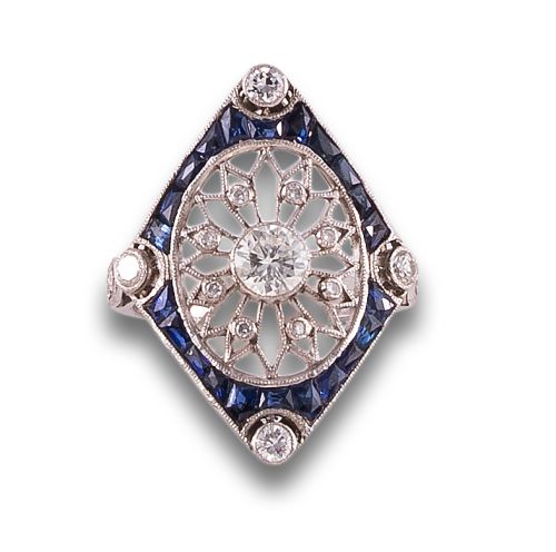 SORTIJA LANZADERA ART DÉCO DE DIAMANTES Y ZAFIROS, EN PLATI