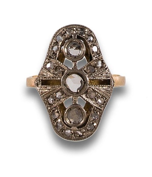 COCKTAIL RING, ANTIQUE STYLE, IN GOLD AND SILVER