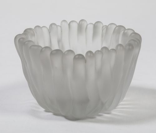 Organic style frosted glass centrepiece, designed by Tapio