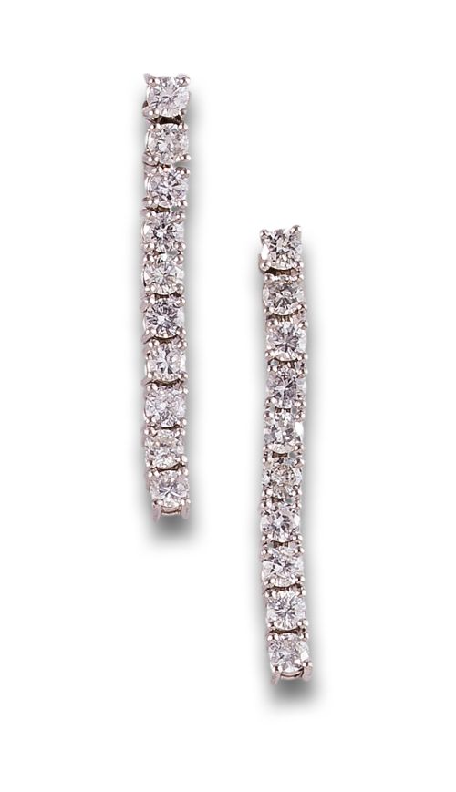PENDIENTES RIVIERE DE DIAMANTES, EN ORO BLANCO