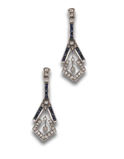 LARGOS PENDIENTES EN PLATINO DE ESTILO ART DÉCO EN PLATINO