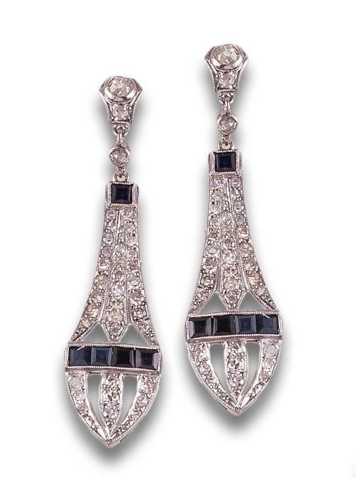 PENDIENTES LARGOS, ESTILO ART DÉCO DE DIAMANTES Y ZAFIROS,