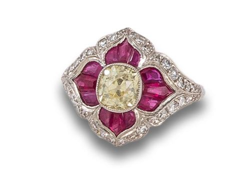 SORTIJA EN PLATINO CON DIAMANTES Y RUBÍES