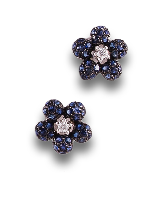 PENDIENTES FLORES DE ZAFIROS Y DIAMANTES, EN ORO