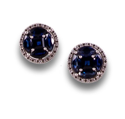 PENDIENTES ROSETAS DE ZAFIROS Y DIAMANTES, EN ORO BLANCO
