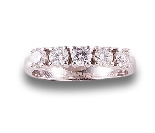 SORTIJA MEDIA ALIANZA DE DIAMANTES, EN ORO BLANCO