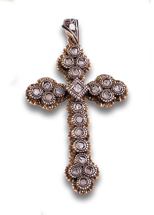 CRUZ COLGANTE DE DIAMANTES, EN ORO Y PLATA