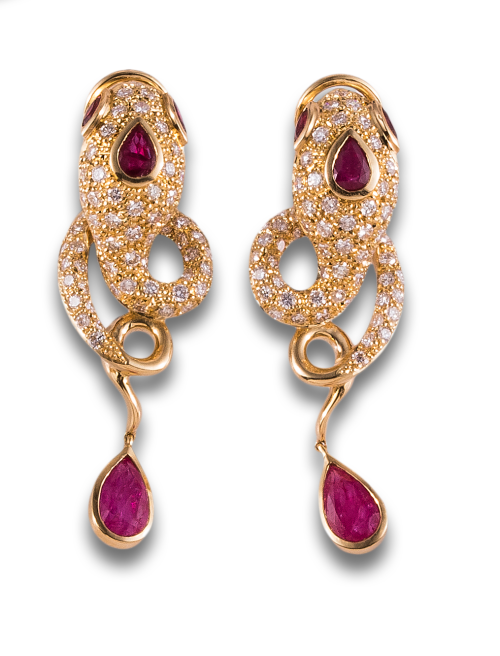 SNAKE EARRINGS WITH DIAMOND AND RUBIES, IN YELLOW GOLD