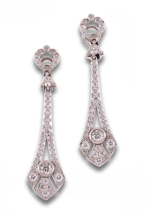 PENDIENTES LARGOS, ESTILO ART DÉCO, DE DIAMANTES, EN ORO BL