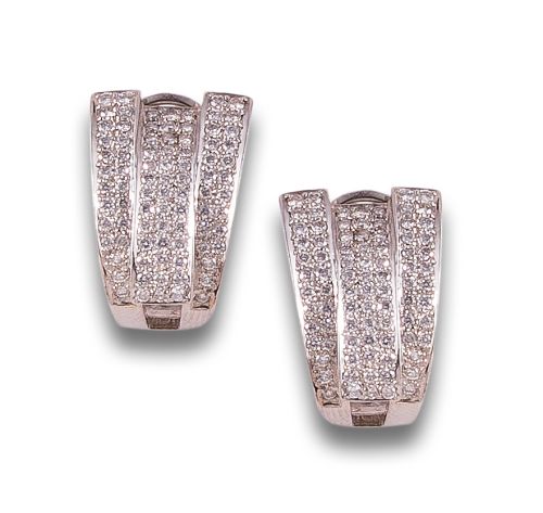 PENDIENTES MEDIAS CRIOLLAS DE DIAMANTES, EN ORO BLANCO