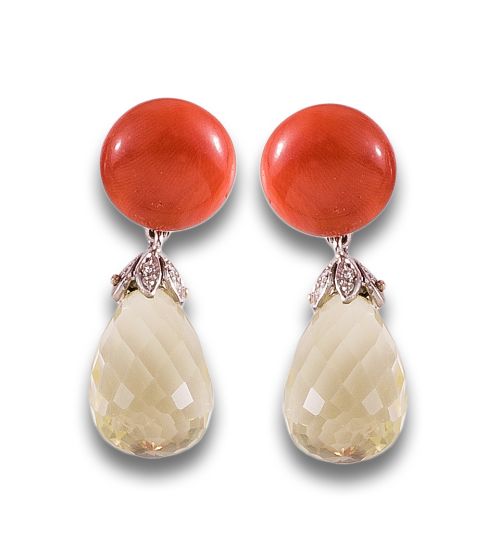 PENDIENTES EN PLATINO CON CORAL, CUARZO Y DIAMANTES 