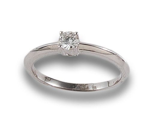 SORTIJA SOLITARIO DE DIAMANTE, EN ORO BLANCO