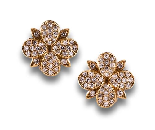 PENDIENTES FLORES DE DIAMANTES, EN ORO AMARILLO