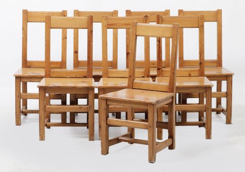 Ocho sillas de pino, S. XX