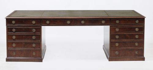 Mesa de pedestal siguiendo modelos ingleses, S. XX