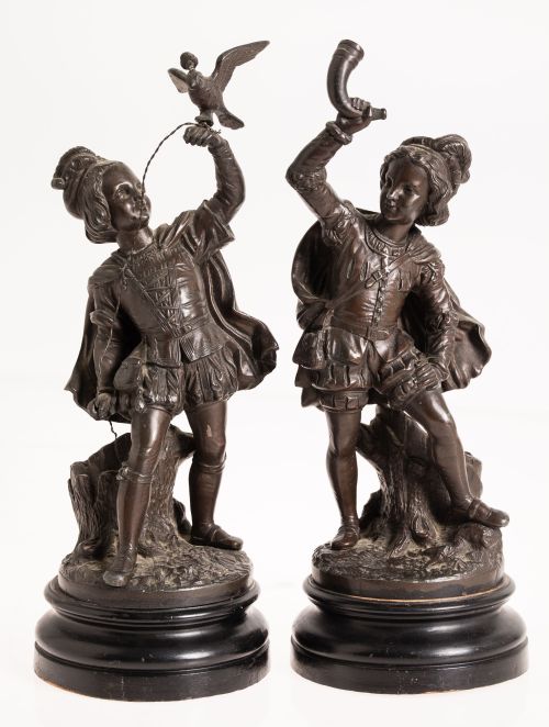 “Niños medievales”, dos figuras de calamina, S. XX