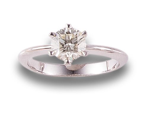 SORTIJA SOLITARIO DE DIAMANTE, EN ORO BLANCO