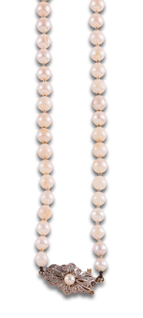 COLLAR DE PERLAS, CIERRE DE ORO Y PLATINO