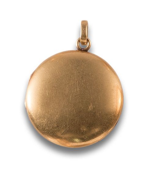 GOLD PHOTO FRAME PENDANT