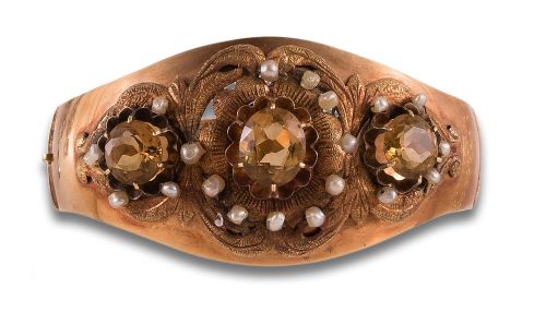 BRAZALETE FINALES S. XIX DE CUARZOS, PERLITAS, EN ORO AMARI