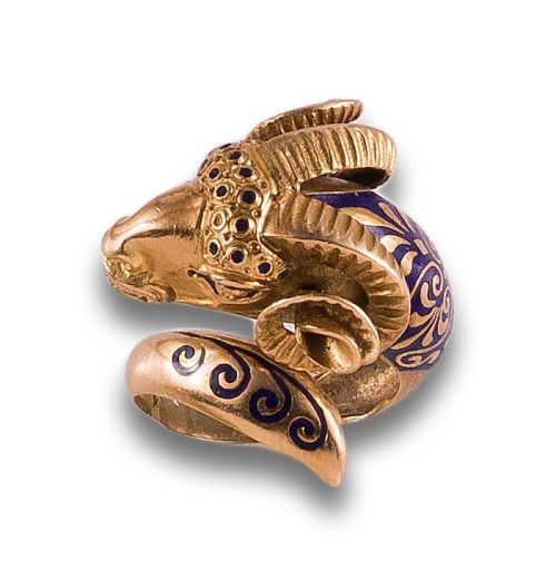 SORTIJA CARNERO DE ESMALTE Y ORO AMARILLO