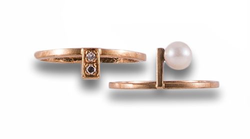 LOTE DE DOS SORTIJAS DE DIAMANTES Y PERLA EN ORO AMARILLO