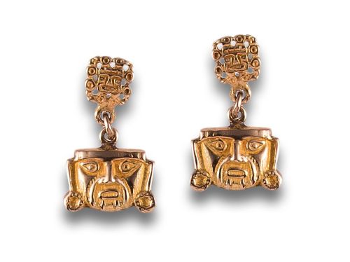PENDIENTES LARGOS CON MOTIVOS PRECOLOMBINOS EN ORO AMARILLO