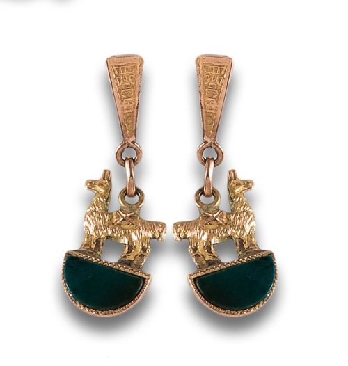 PENDIENTES LARGOS DE ORO AMARILLO Y PIEDRA DURA