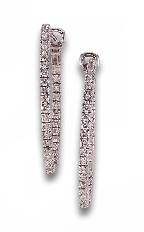 PENDIENTES CRIOLLAS IN & OUT DE DIAMANTES, EN ORO BLANCO