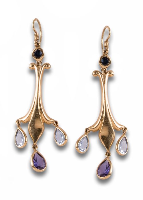 LARGOS PENDIENTES EN ORO AMARILLO CON AMATISTAS Y TOPACIOS