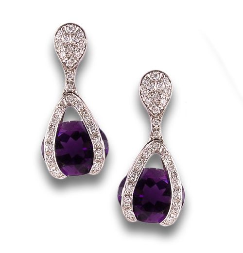 PENDIENTES LARGOS DE DIAMANTES Y AMATISTAS, EN ORO BLANCO