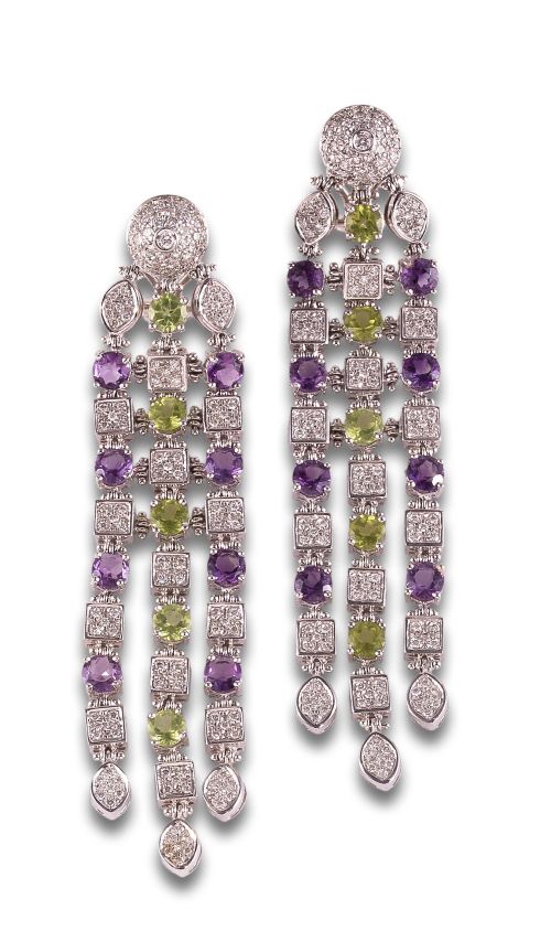 LARGOS PENDIENTES DE DIAMANTES, AMATISTAS Y PERIDOTOS, EN O