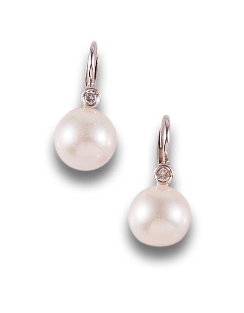PENDIENTES TÚ Y YO DE DIAMANTES Y PERLAS, EN ORO BLANCO