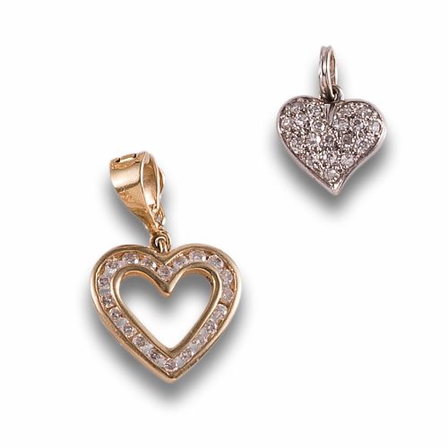 LOTE DE DOS COLGANTES CORAZÓN DE DIAMANTES, EN ORO