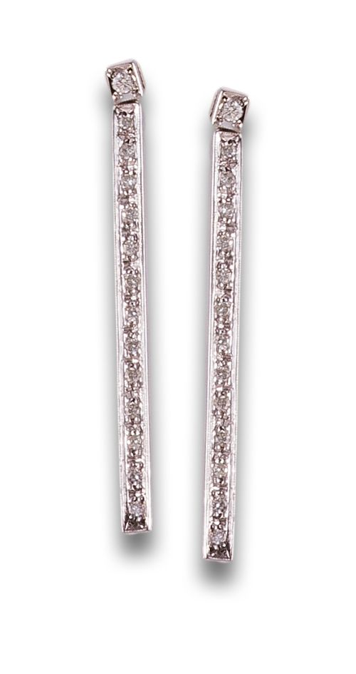 PENDIENTES RIVIERE DE DIAMANTES, EN ORO BLANCO