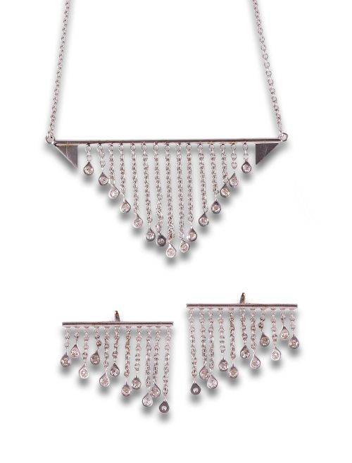 CONJUNTO DE GARGANTILLA Y PENDIENTES DE DIAMANTES, EN ORO B