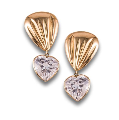 PENDIENTES LARGOS CORAZONES, AÑOS 80, DE ORO AMARILLO Y VID