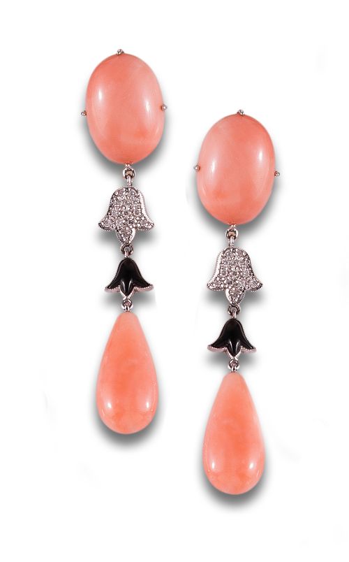 PENDIENTES LARGOS DE CORAL, DIAMANTES Y ESMALTE, EN ORO BLA