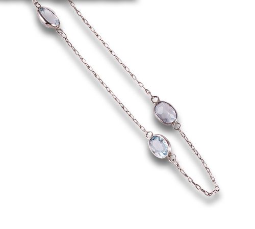 SORTIJA CHEVALIER, AÑOS 40, DE RUBÍ SINTÉTICO Y CIRCONITAS,