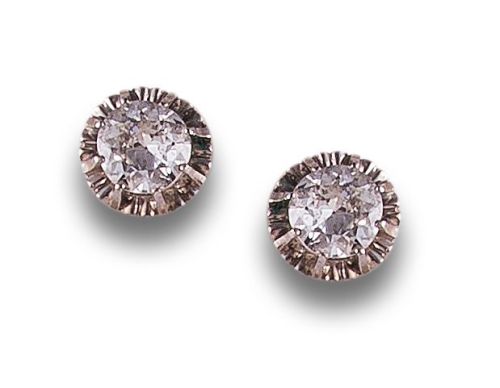 PENDIENTES DORMILONAS DE DIAMANTES, EN ORO BLANCO