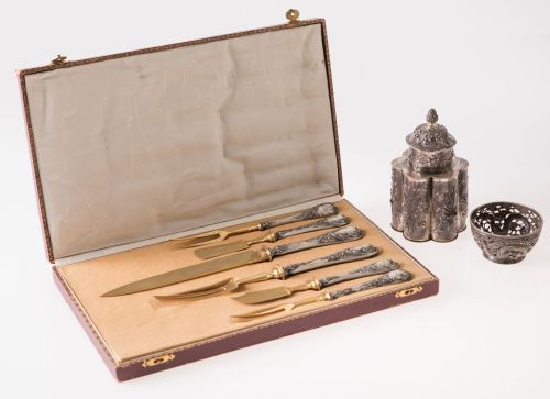 Juego de seis cubiertos de servir, con mangos en plata ley