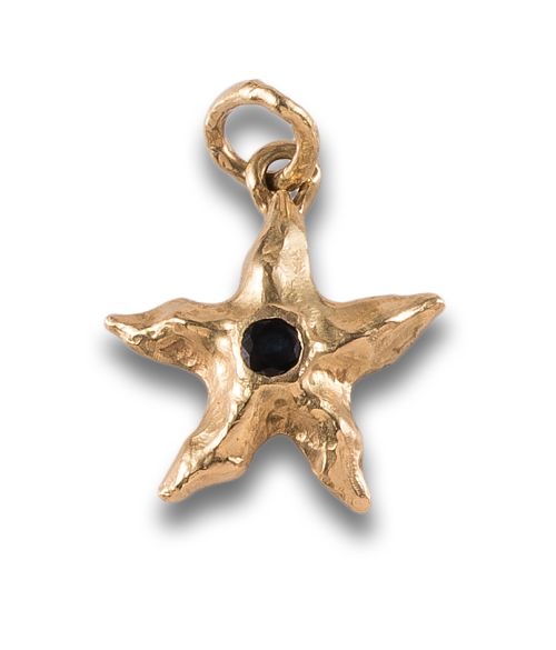 COLGANTE ONIEVA ESTRELLA DE MAR EN ORO CON ZAFIRO