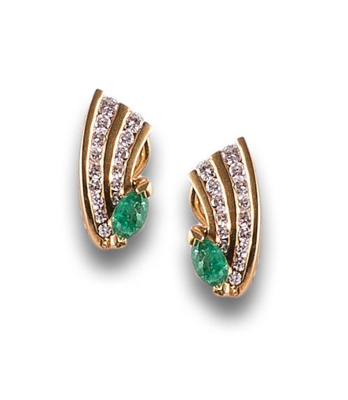 PENDIENTES DEESMERALDAS Y DIAMANTES, EN ORO AMARILLO
