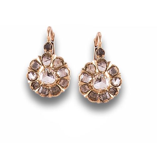 PENDIENTES ROSETAS ANTIGUAS DE DIAMANTES, EN ORO AMARILLO